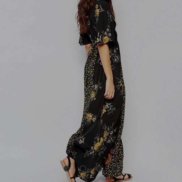 ♡Band Of Gypsies Maxi Dress in Mixed Floral Print♡ - Picture 2 of 14